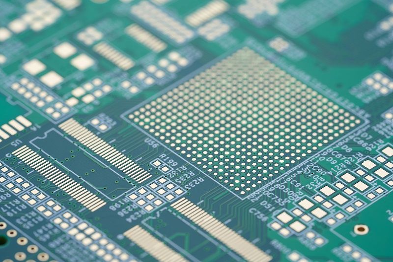 Pourquoi les PCB sont-ils transformés en cartes multicouches ?