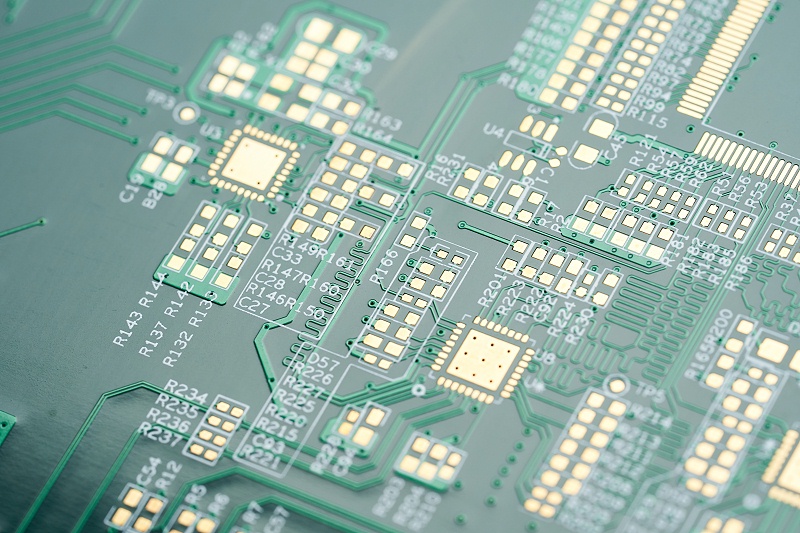 Les fabricants de PCB vous expliquent comment faire la distinction entre les pôles positifs et négatifs de l'alimentation du circuit imprimé ?