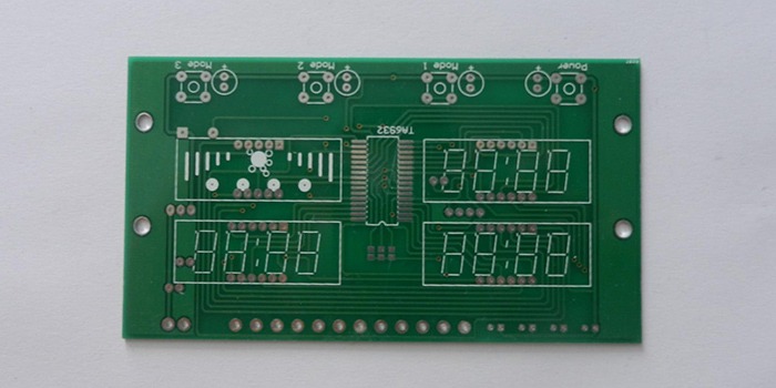 Quelles sont les exigences concernant l’espacement des fils des circuits imprimés ?